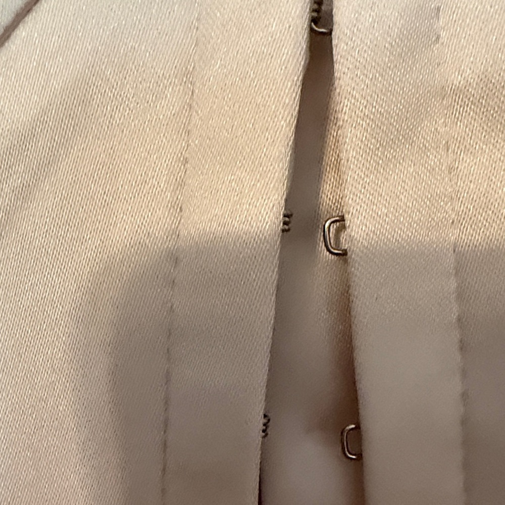 Aritzia Cream Sleeveless Blouse - Picture 3 of 5